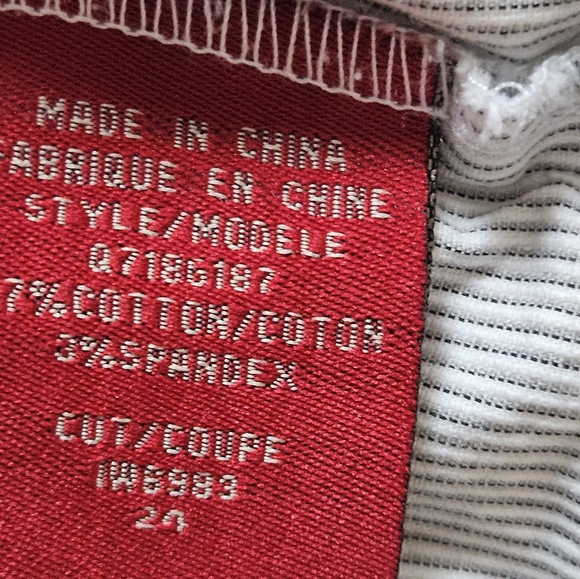 ⭐️PRICEDROP⭐️2PC GUESS pants BUNDLE - Picture 11 of 15